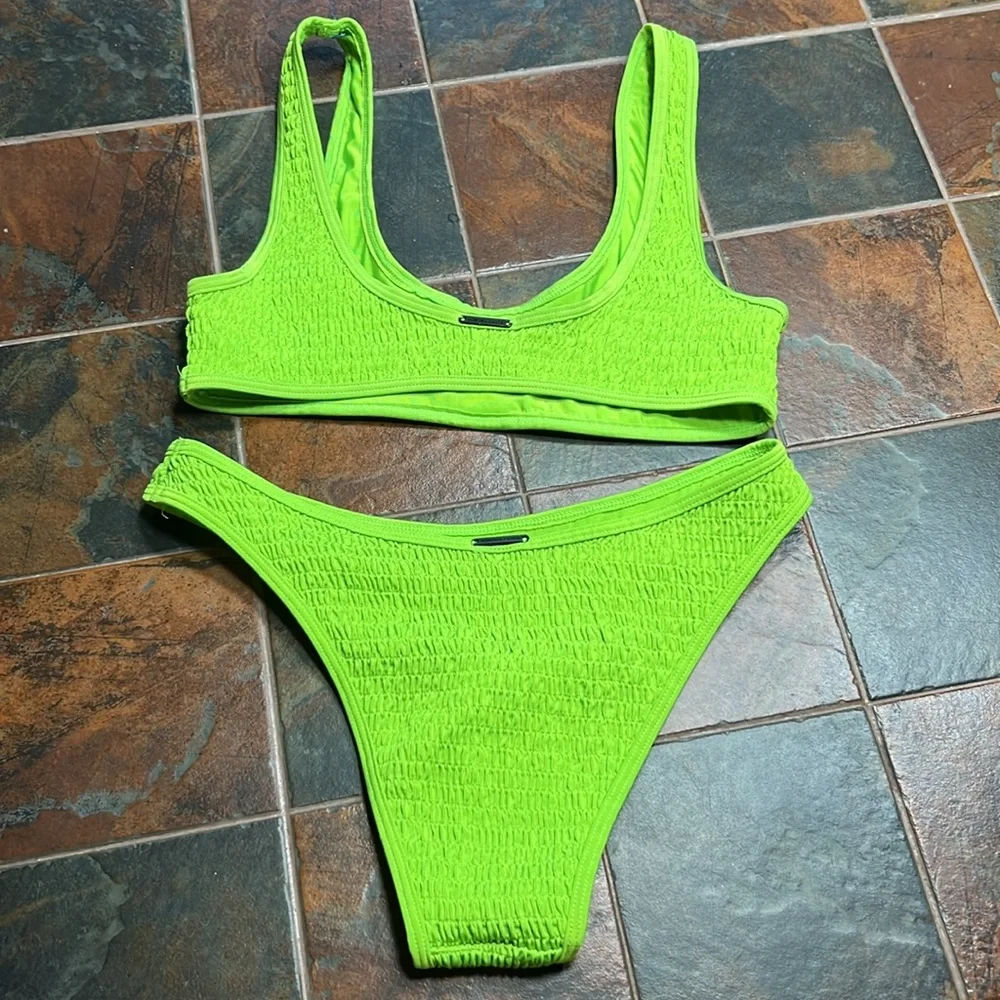 Bikini - Picture 4 of 7